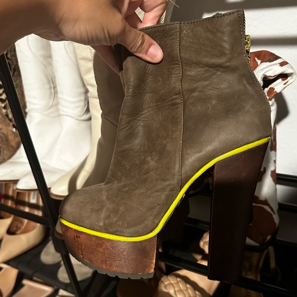Platform booties - Picture 2 of 4